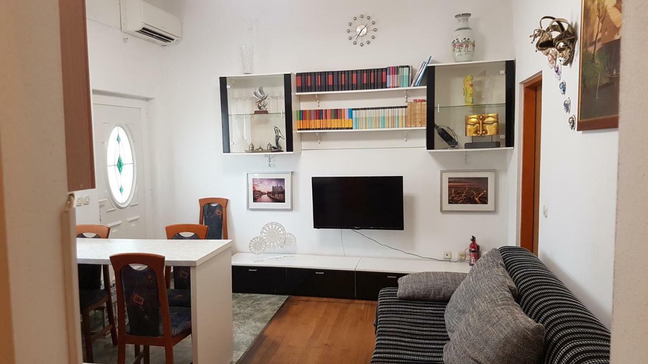 Apartments Lavanda ビオグラード・ナ・モル エクステリア 写真